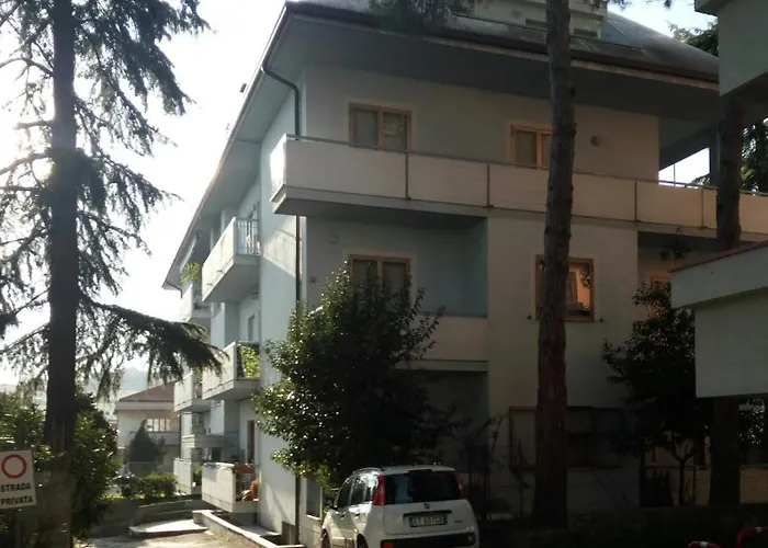 Alojamento de Acomodação e Pequeno-almoço Mary Beb 3*